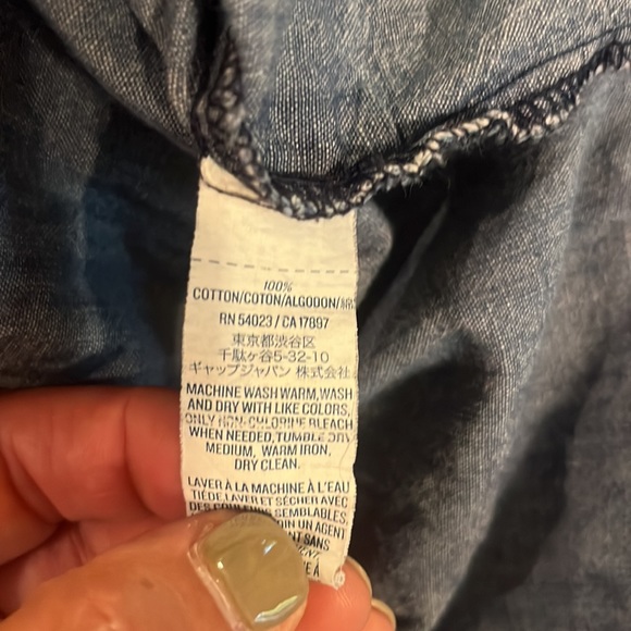 Old Navy women’s 100% cotton denim shirt - Picture 6 of 7
